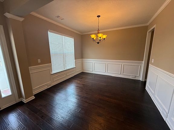 3rd image of 479 Sebastian Dr