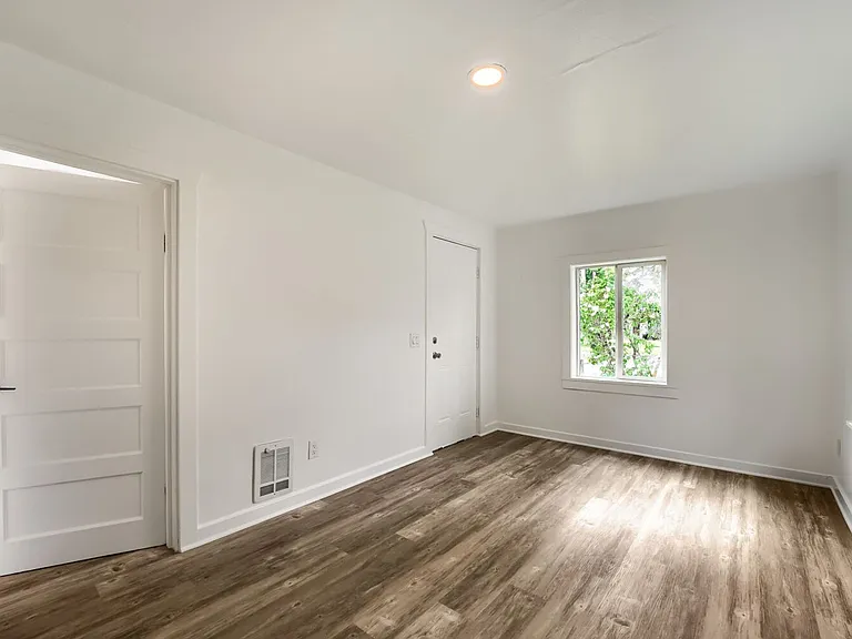 6215 28th St NE — Photo 2