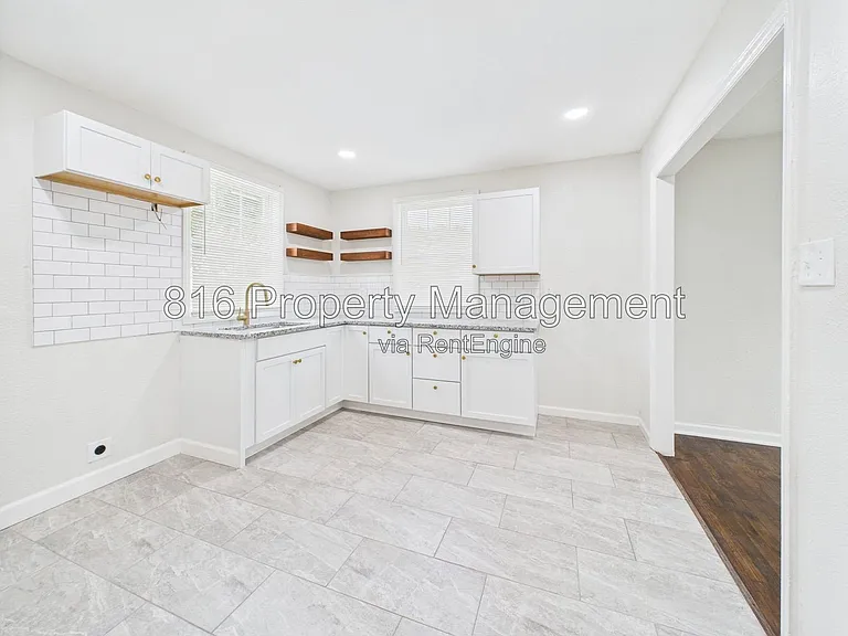 8404 E 47th Ter — Photo 8