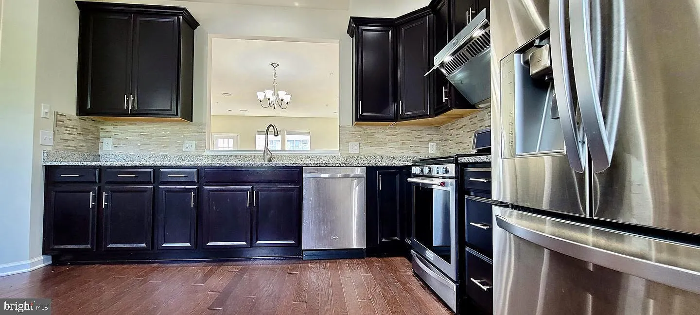 3 bed, 4.0 bath, 2231 sqft, $3,500 — Photo 4