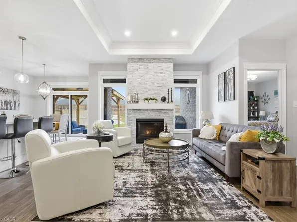 192 Oak St, Norfolk County, ON N3Y 3J3