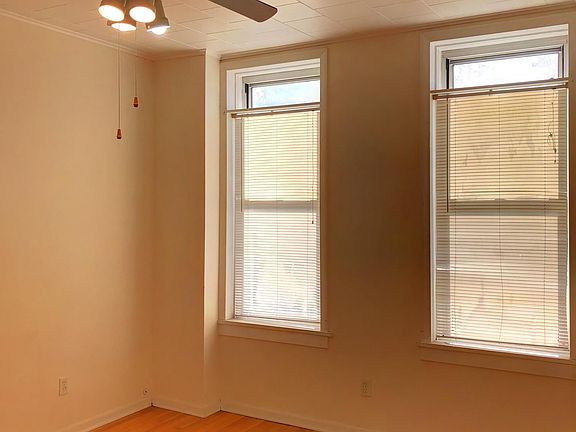 2nd image of 1037 N Wood St #3F