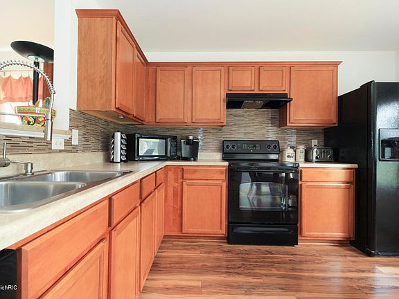 3rd image of 3201 Edling Dr
