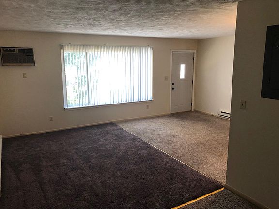 3rd image of 192 Grand Manor Dr