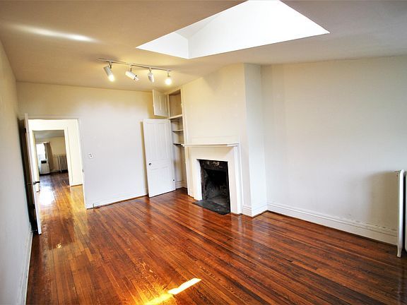 5th image of 22 E Mount Vernon Pl