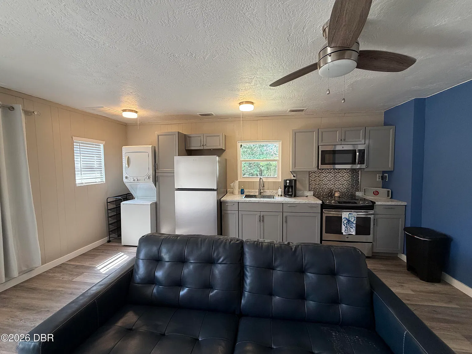 2 bed, 1.0 bath, 784 sqft, $1,200 — Photo 3
