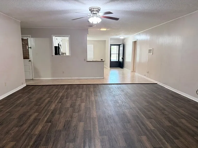 2728 Encino Ave — Photo 8