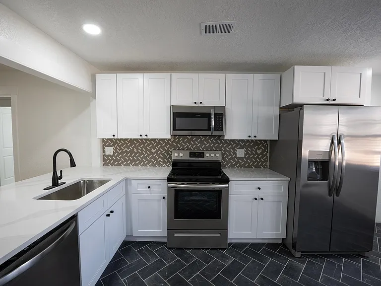 204 W 36th St #2 — Photo 3