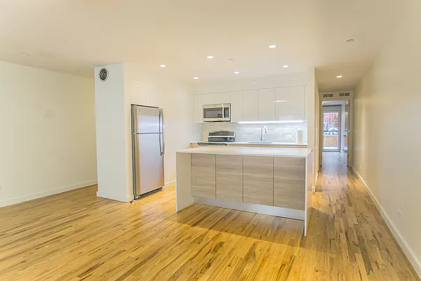 Rented by Vespa Properties Group | media 8