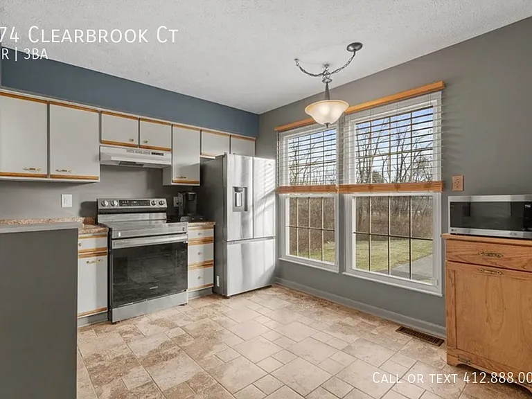 274 Clearbrook Ct — Photo 3