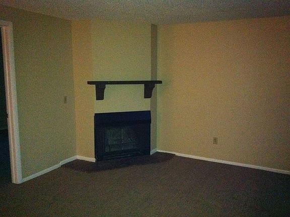 living room w/fireplace