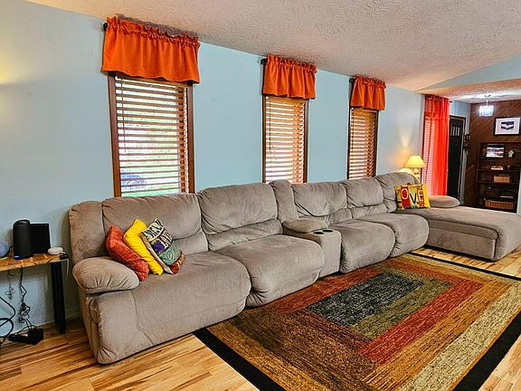 3rd image of 6874 Sayler Ave