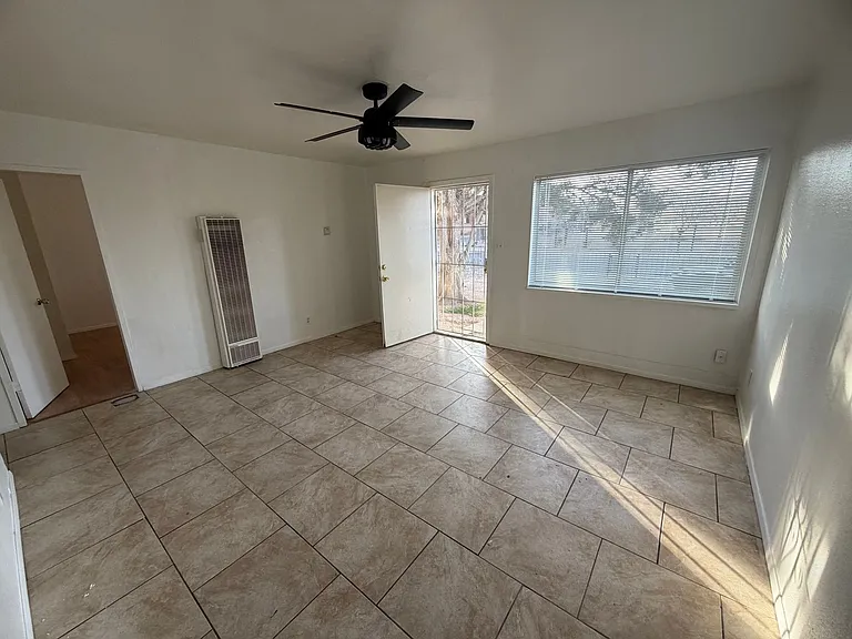 1033-1037 Alvarado Dr SE — Photo 3