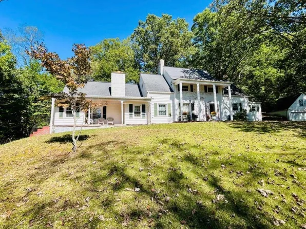 20 Chestnut Cir, Mount Hope, WV 25880