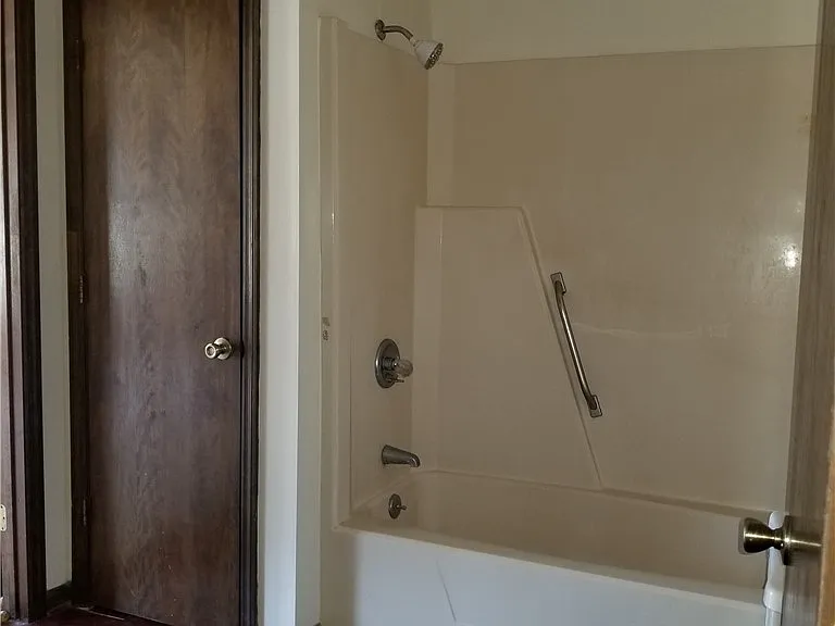 2401 Oak St #A — Photo 11