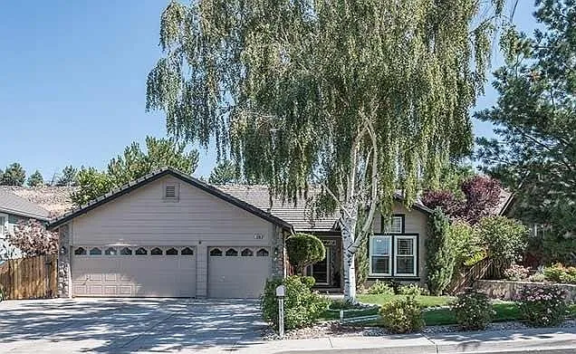 1696 Southview Dr photo 1