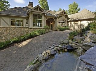 40 Falls Ln, Hendersonville, NC 28739