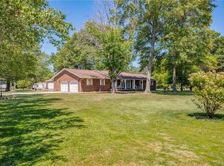 9769 N Loy Chapel Rd, Effingham, IL 62401