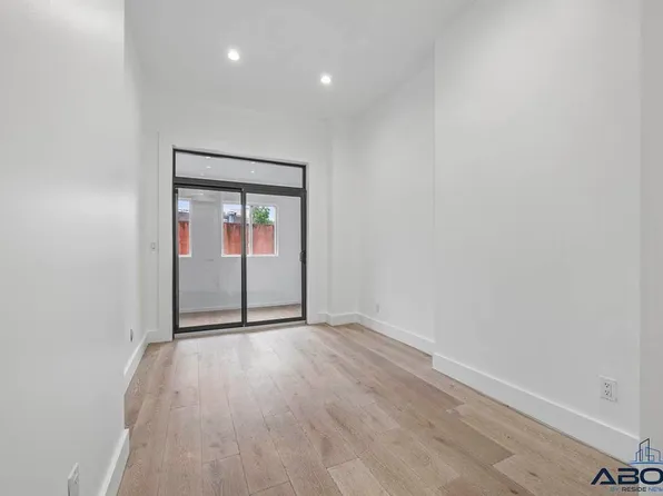 841 Willoughby Avenue image 6 of 13