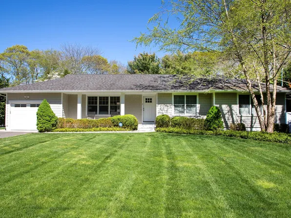 5 Tamarack Ln, East Quogue, NY 11942