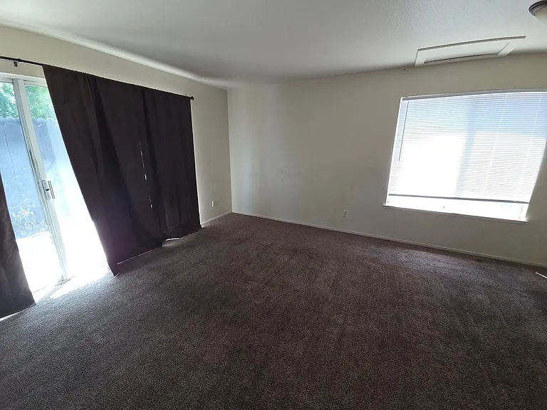 Brighton Avenue 724 — Photo 10