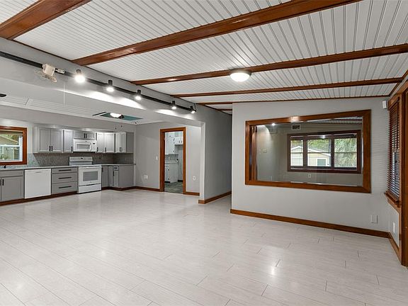 4th image of 10519 Bridgewood Dr