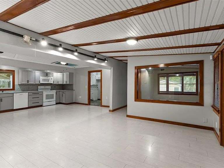 10519 Bridgewood Dr — Photo 4