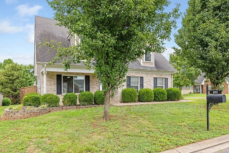 3 bed, 2.5 bath, 1717 sqft, $2,300 — Photo 3