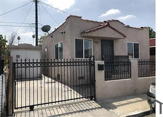 434 W 63rd Pl — Photo 1
