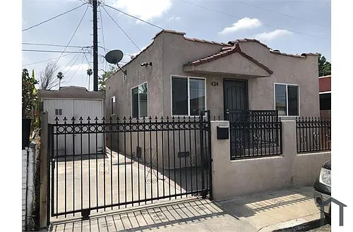 434 W 63rd Pl Photo 1