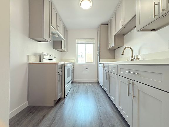 3rd image of 5311 Corteen Pl APT 15