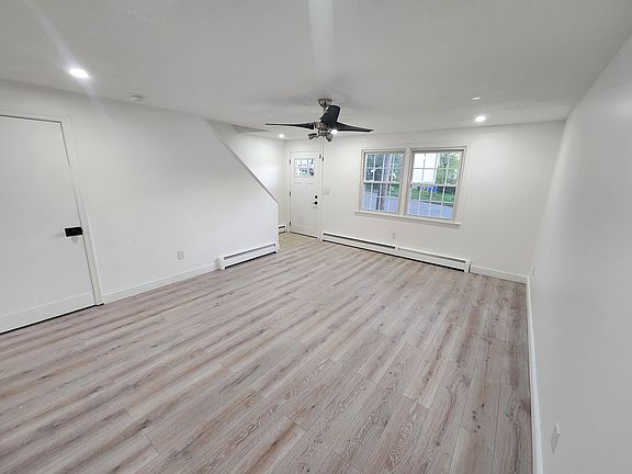 4th image of 98 Glen Eagle Dr #100