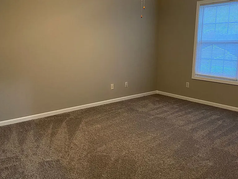 221 Hanover Ct — Photo 16