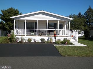 635 Stream View Dr, North Wales, PA 19454