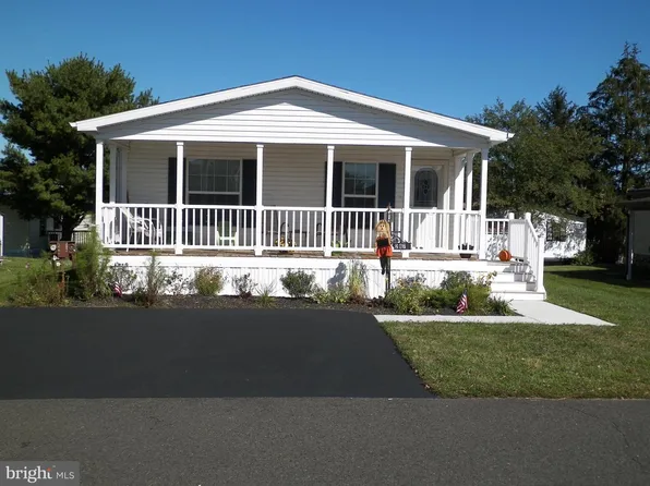 635 Stream View Dr, North Wales, PA 19454