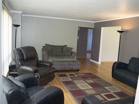 4th image of 2605 E State St