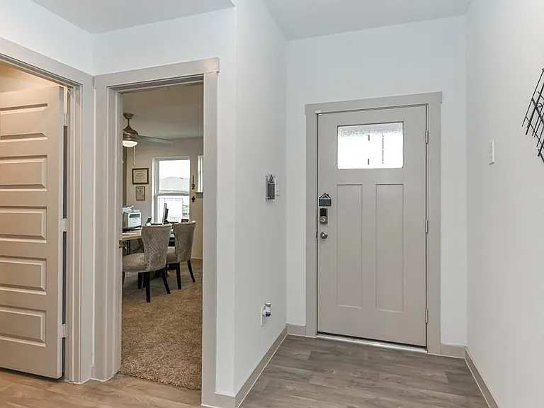7918 Murciana Dr — Photo 10