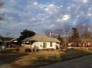 701 N 1st St, Fairfield, IL