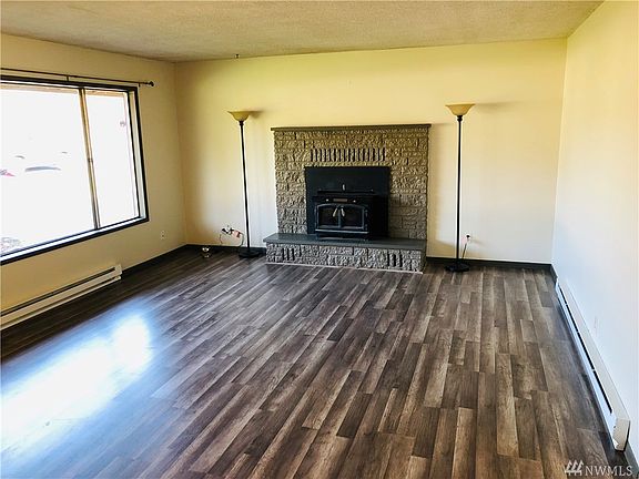 3rd image of 111 Ponderosa Dr