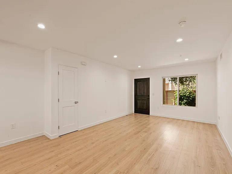 751 N Alfred St — Photo 8