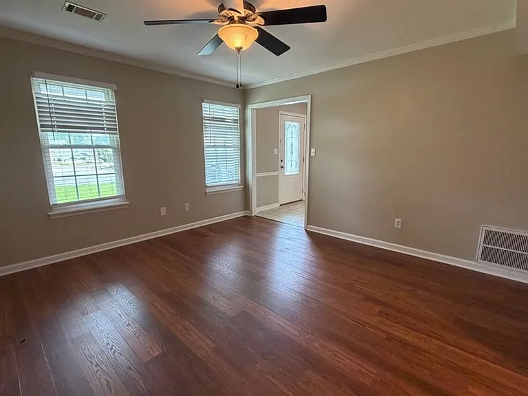 193 Amelia Dr W — Photo 6