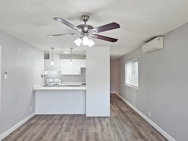 2109 W St #2 — Photo 7