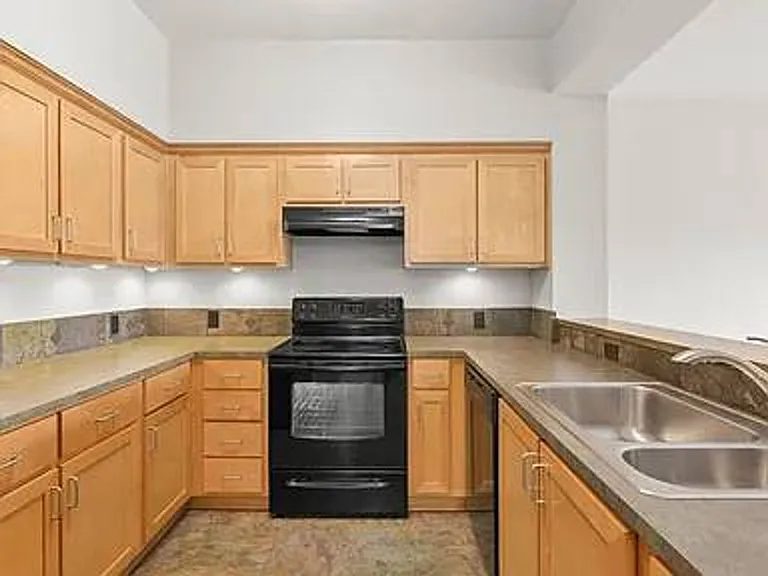1127 Broadway St NE — Photo 3