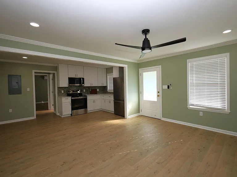 308 E Jane St — Photo 3