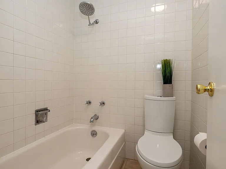2835 S Locust St — Photo 25
