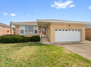 8833 Oleander Ave, Morton Grove, IL 60053