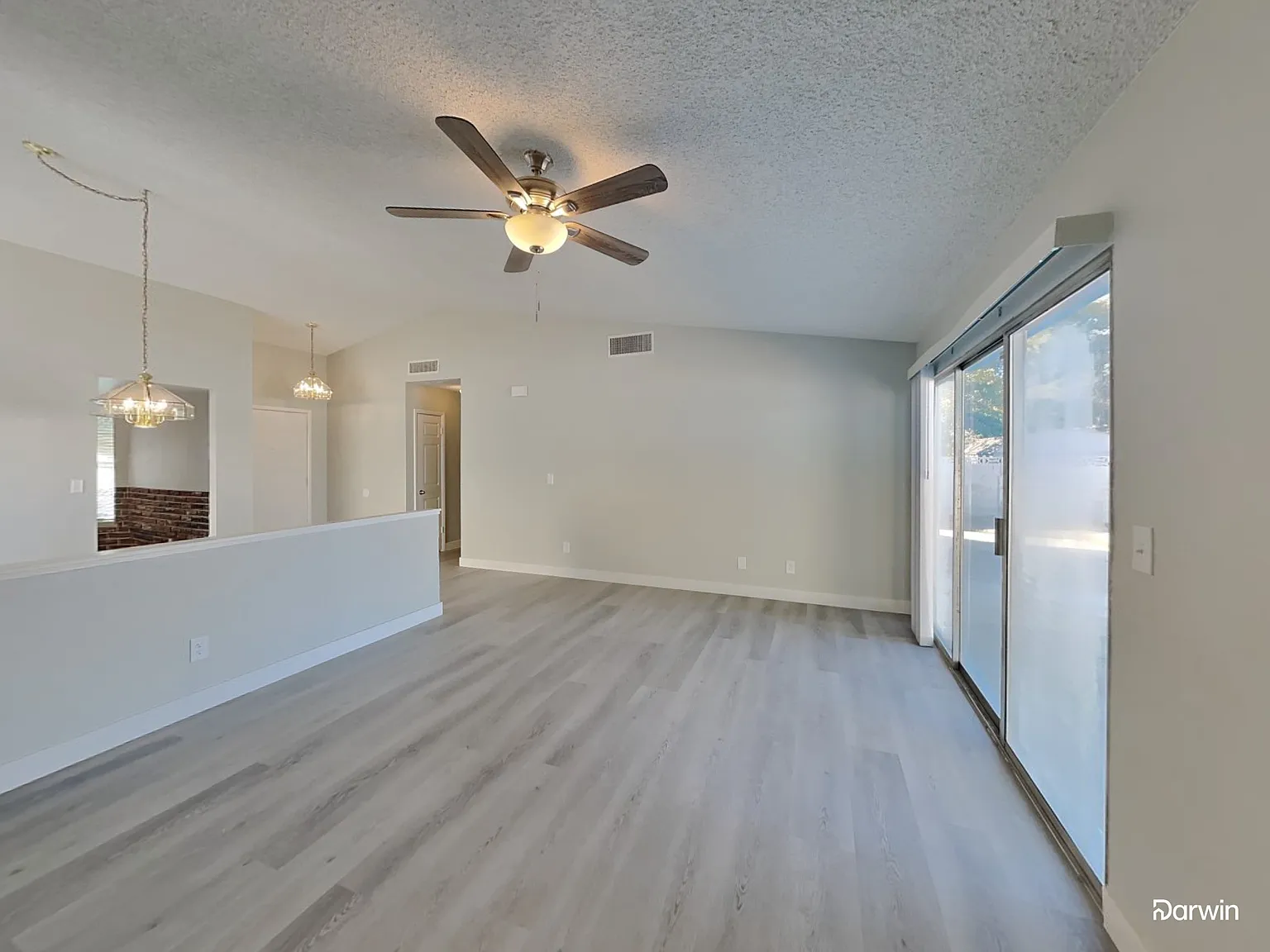 3 bed, 2.0 bath, 1386 sqft, $2,110 — Photo 4