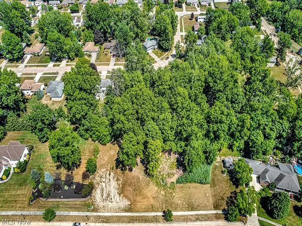 Creekview Dr, Eastlake, OH 44095