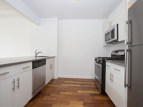 4th image of 321 E 3rd St APT 2B