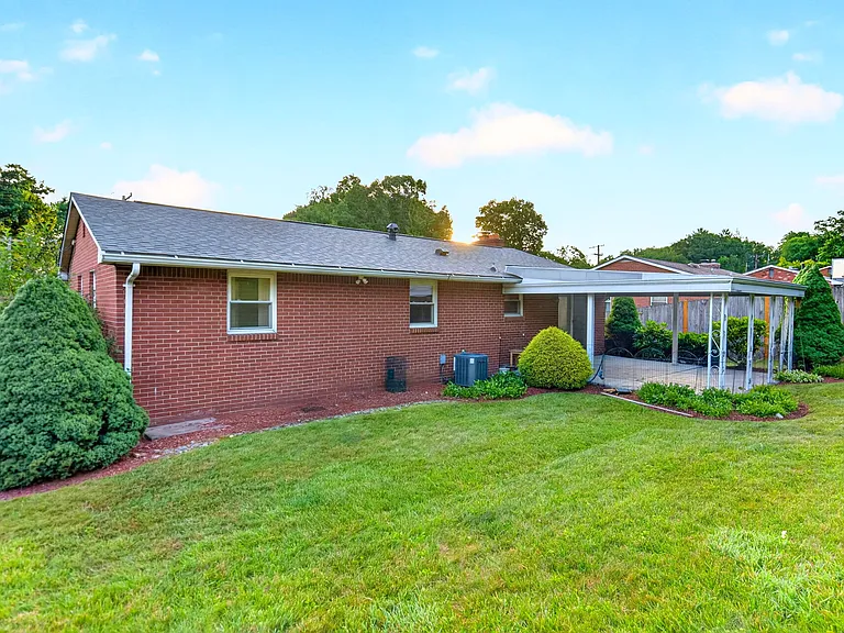 436 Sharon Rd — Photo 18